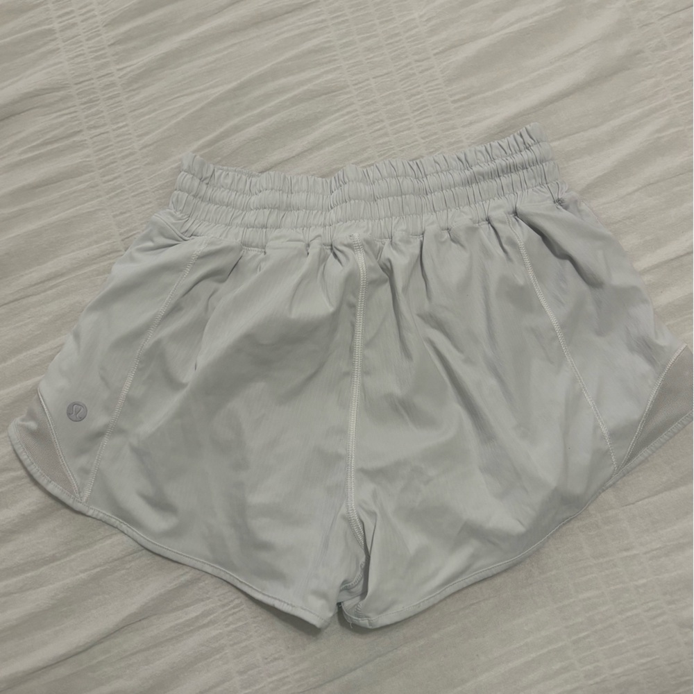 lululemon white hotty hot shorts size 4